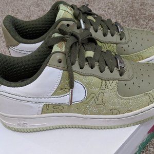 Women Nike premium Air Force Sz 7